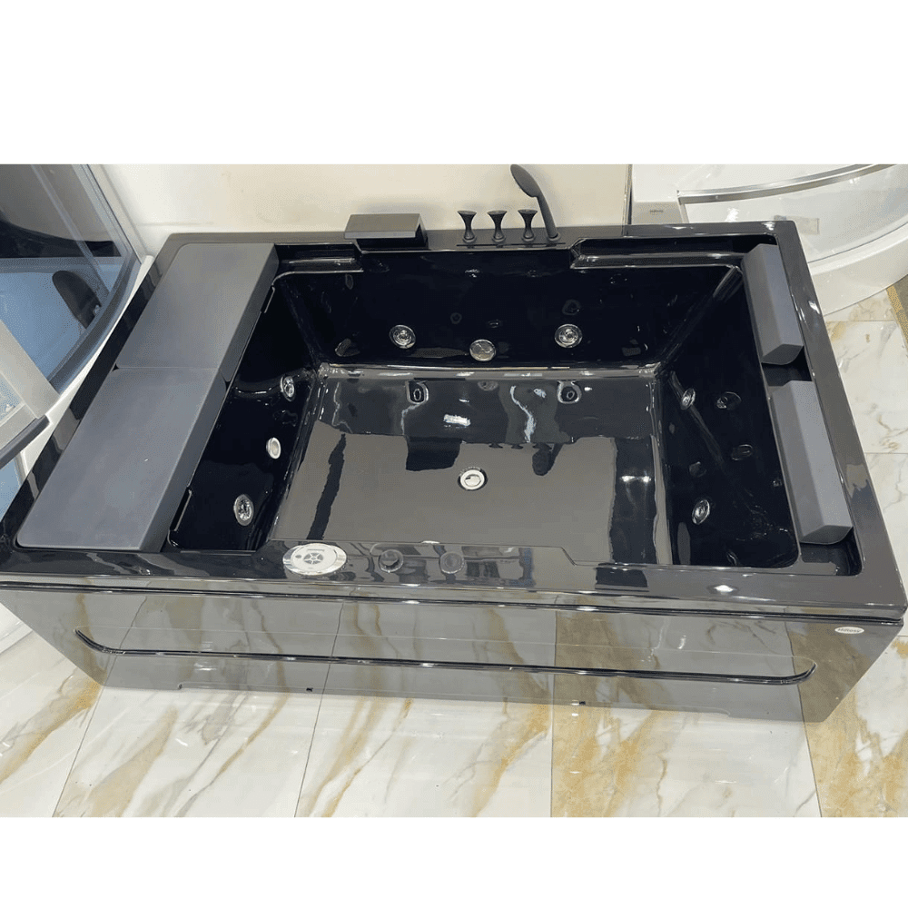 Freestanding jacuzzi black